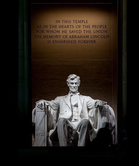 Photo of Lincoln statue in Lincoln Memorial at nighttime